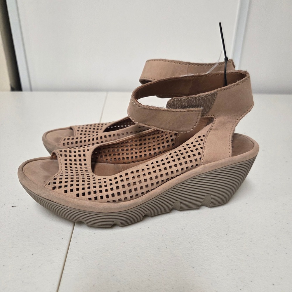 Clarks Tan Leather Perforated Wedge Sandals Peep Toe Ankle Strap 7M 261090014045